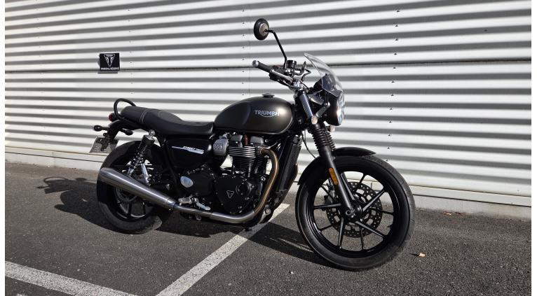 TRIUMPH STREET TWIN  900