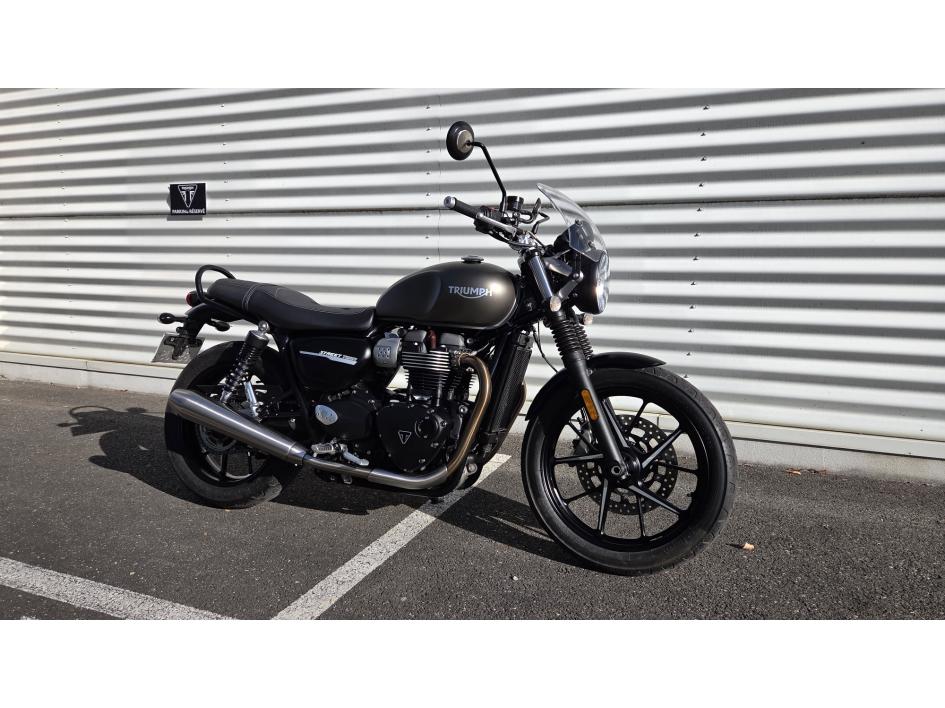TRIUMPH STREET TWIN  900