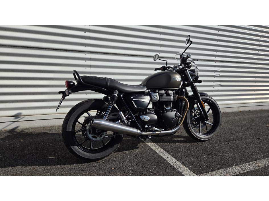 TRIUMPH STREET TWIN  900