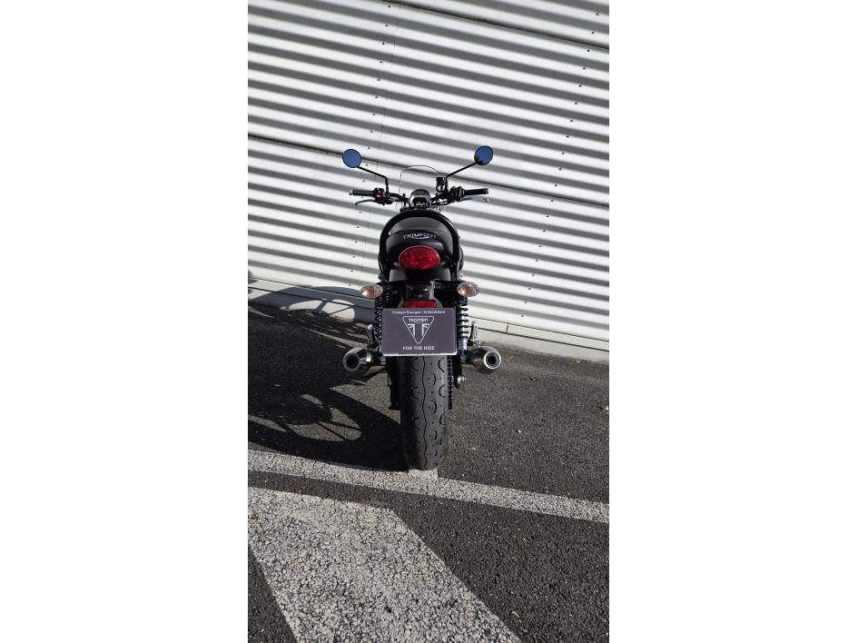 TRIUMPH STREET TWIN  900