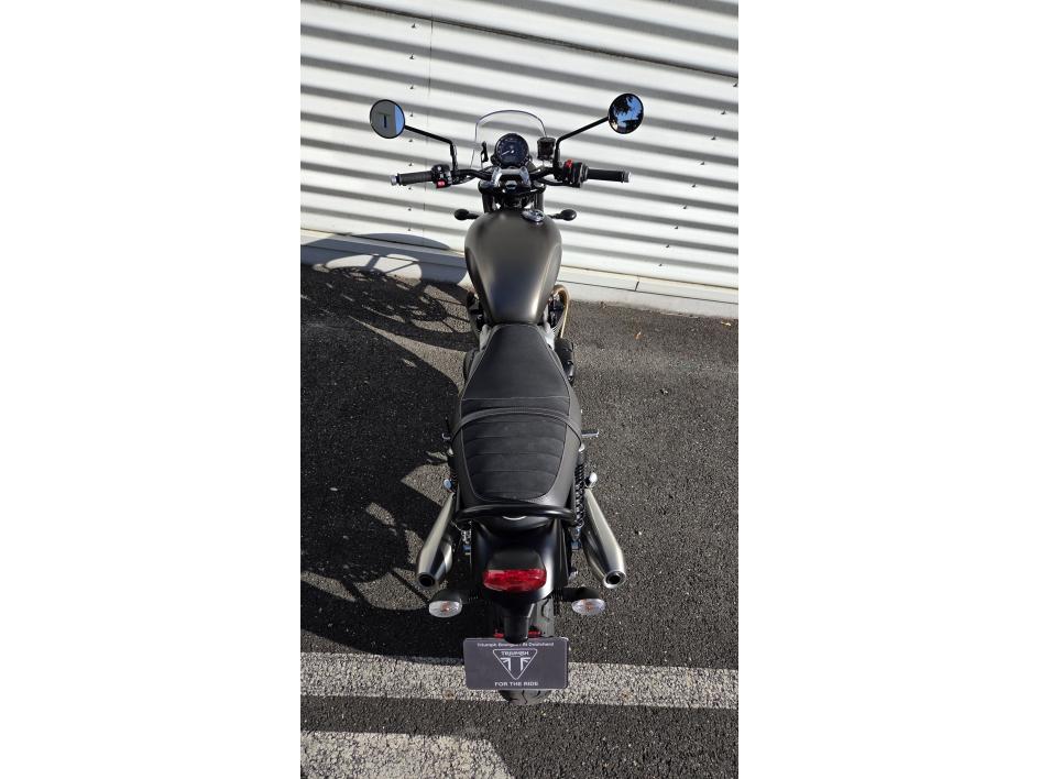 TRIUMPH STREET TWIN  900