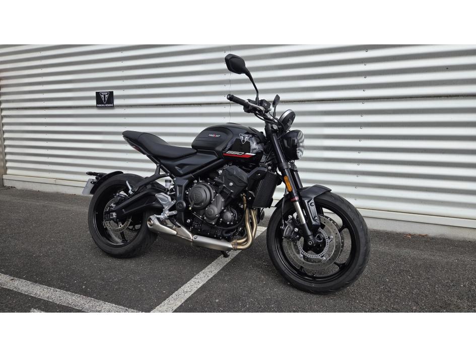 TRIUMPH TRIDENT 660