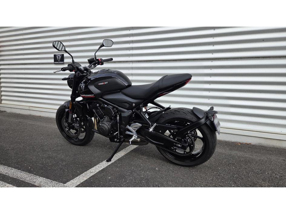 TRIUMPH TRIDENT 660