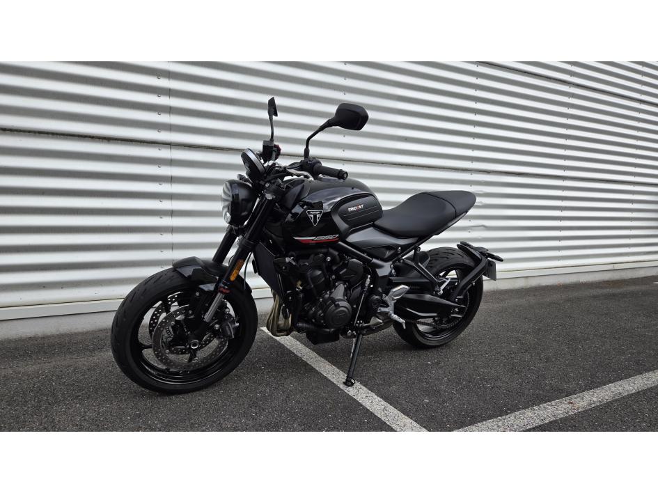 TRIUMPH TRIDENT 660